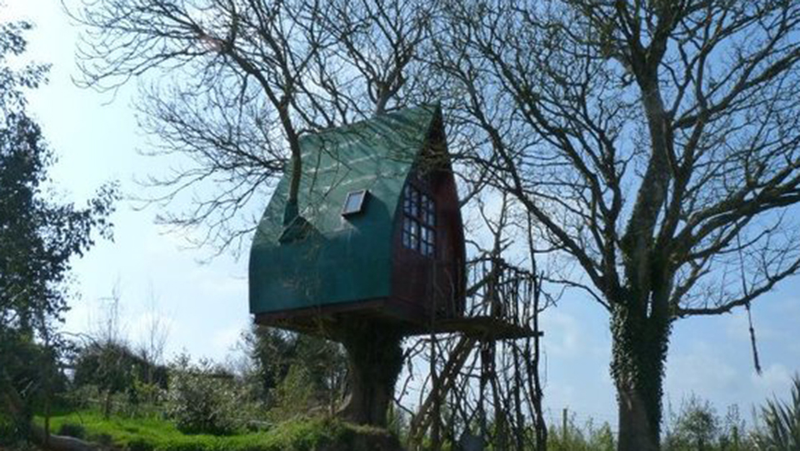Illustration for article titled 13 Ingenious Treehouses That Go Out on a Limb